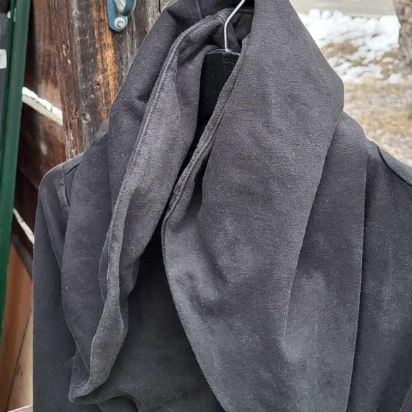 Black Kania Oversized Hood Sweatshirt Cardigan with Detached Belt - Picture 4 of 9